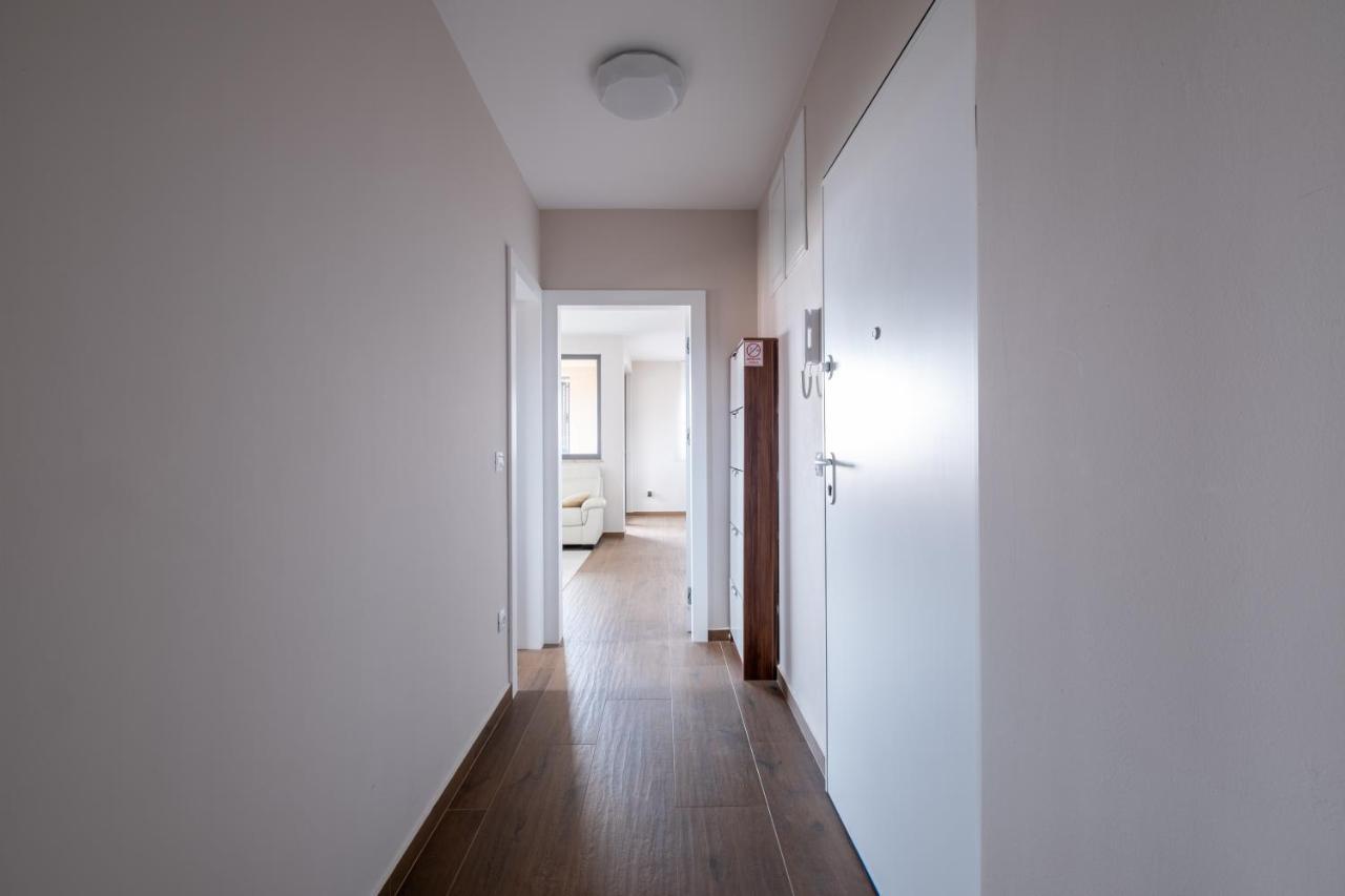Apartments Luana With Private Jacuzzi Zára Kültér fotó